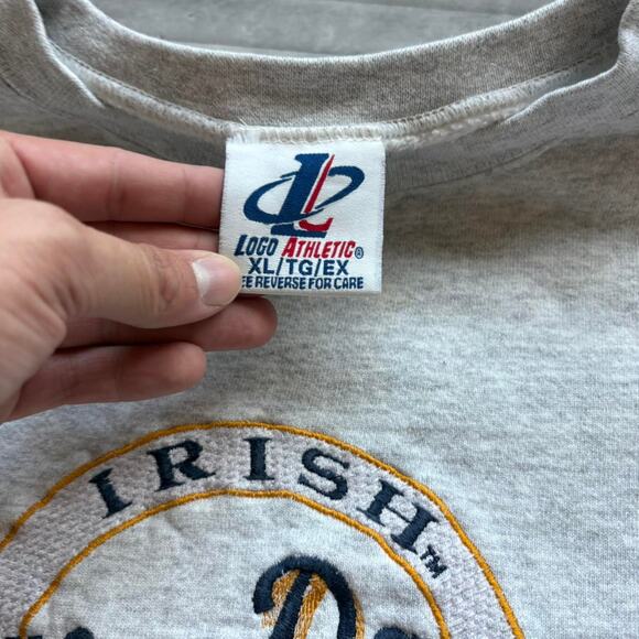 Vintage 1990s notre dame embroidered crewneck - Picture 2 of 5